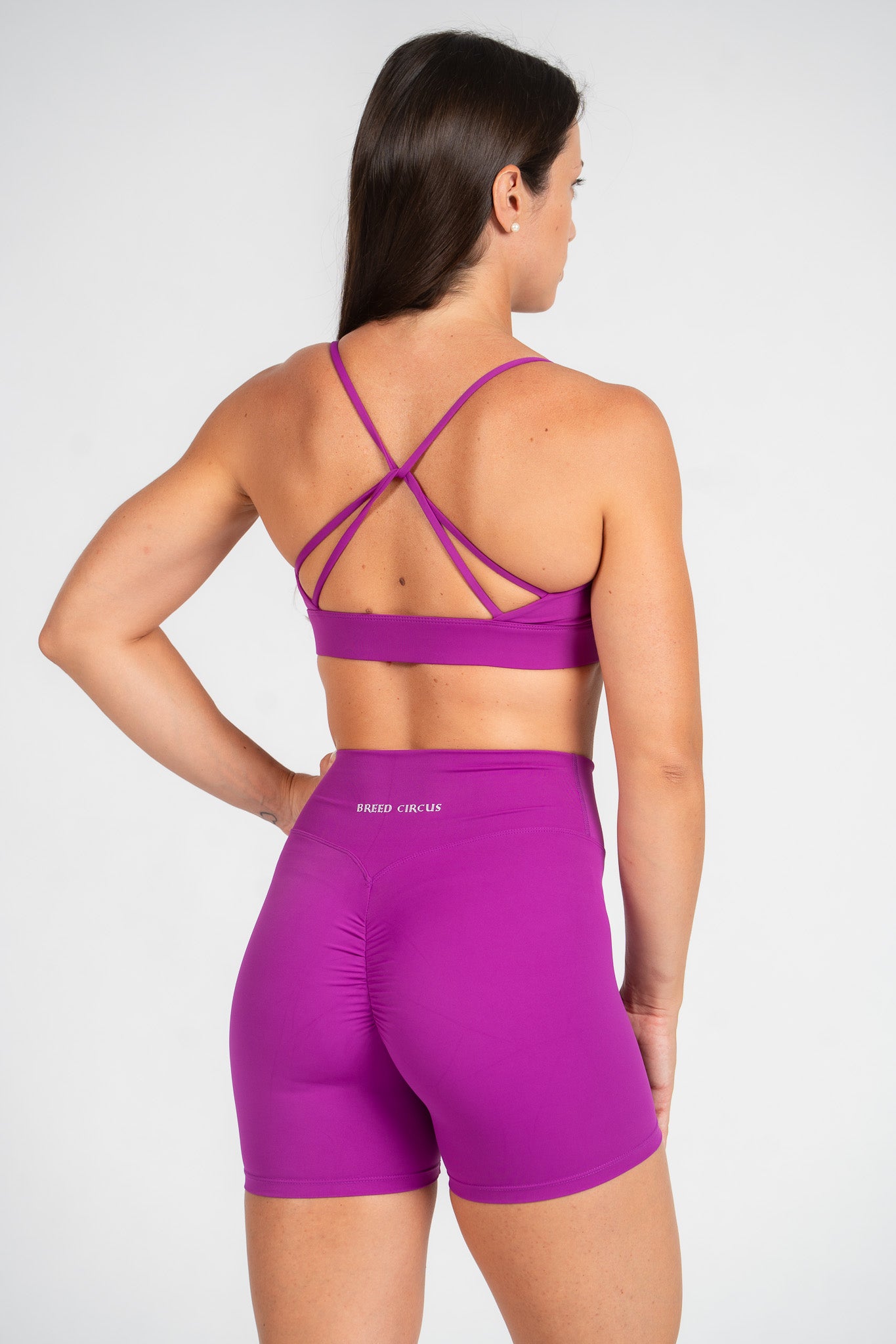 Anna Shorts: Mid-Waist Activewear Shorts with Scrunch Seam
